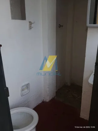 Imagem Casa Espaçosa com Edícula e Ambientes Independentes - Excelente Local.
