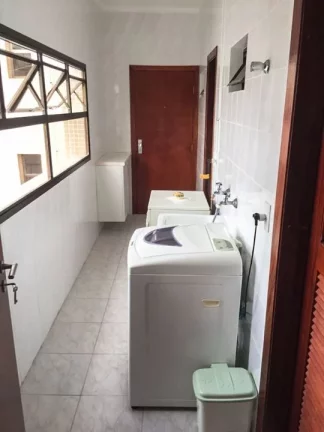 Imagem Enseada - Na segunda quadra do mar - 205 m² úteis - Área de lazer - Região dos Hotéis.