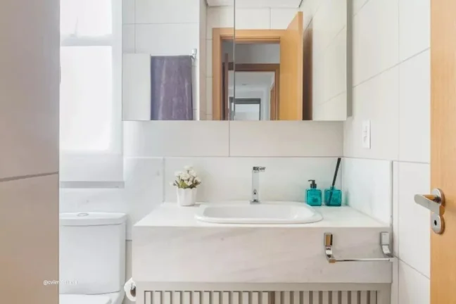 Imagem Localizado no bairro Funcionários, em Belo Horizonte, este apartamento oferece uma combinação per...