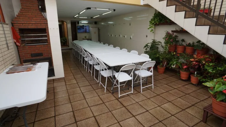 Imagem Sobrado 250 m² 3 Dormitórios sendo 2 Suítes Porteira Fechada