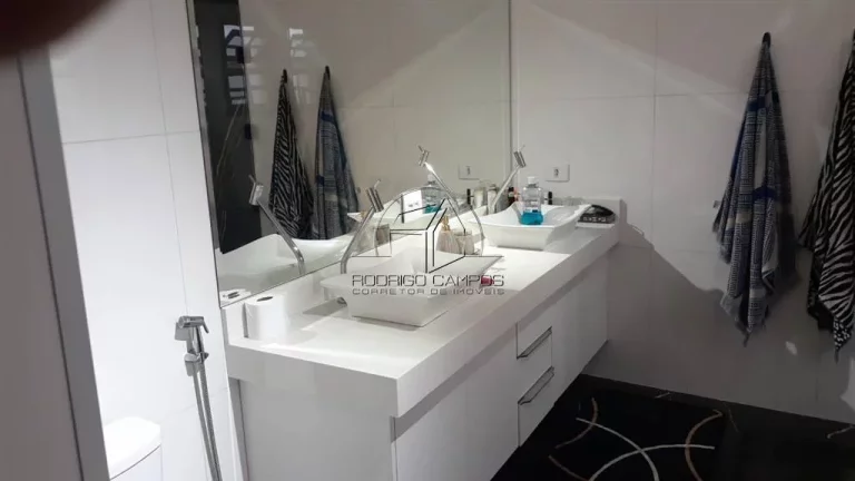 Imagem Espaçosa Casa Sobrado 5 Quartos Centro Peruíbe SP à Venda