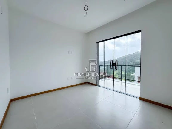 Imagem Casa com 3 dormitórios à venda, 131 m² por R$ 899.000,00 - Golfe - Teresópolis/RJ