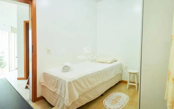 Imagem Casa alto padrão, beira mar, com 340m², 5 quartos com suíte em Balneário Piçarras - SC