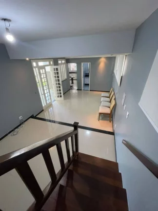 Imagem Espaçosa Casa à Venda no Bairro Coroa do Meio