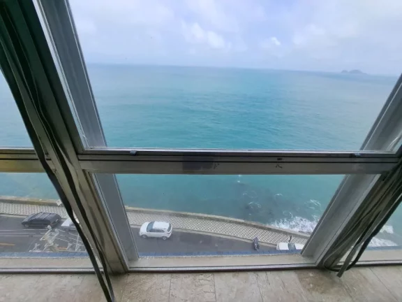 Imagem PITANGUEIRAS- FRENTE AO MAR COM MARAVILHOSA VISTA , GARAGEM NO PRÉDIO.