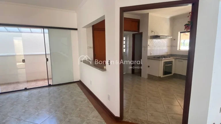 Imagem Casa térrea com 4 suítes, sendo a suíte principal com closet e hidromassagem, além de mezanino c...