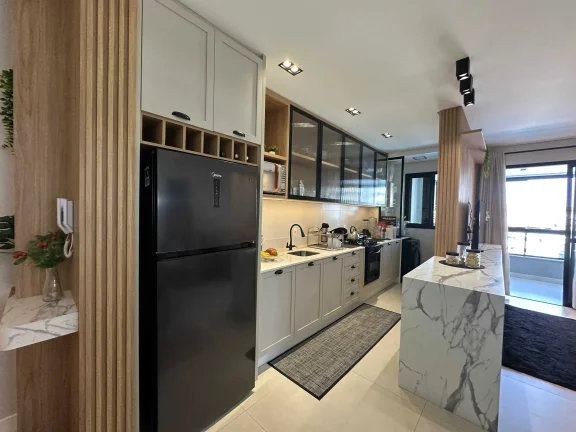 Imagem Apartamento mobiliado com 3 dormitórios sendo 1 suíte e 2 vagas de garagem em Itajaí