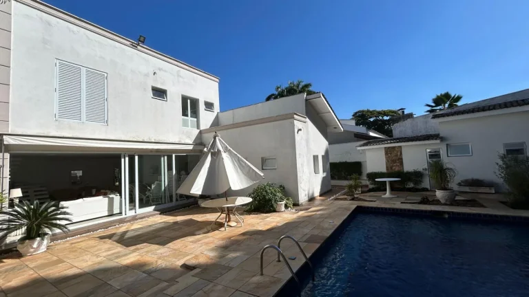 Imagem Imponente casa à venda na Riviera de São Lourenço Módulo 22: 4 quartos, 2 suítes, 1 sala, 4 vagas de garagem, 269,00m².