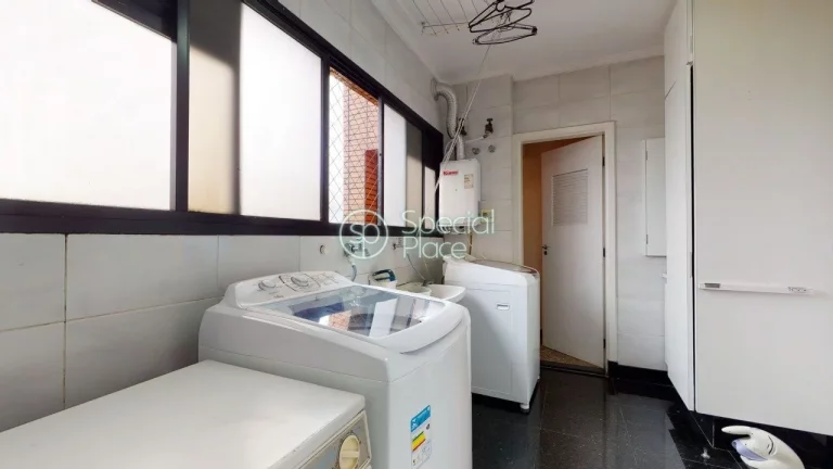 Imagem Ãtimo apartamento com 273mÂ²em Moema em rua tranquila. Amplo living para trÃªs ambientes com terraÃ...