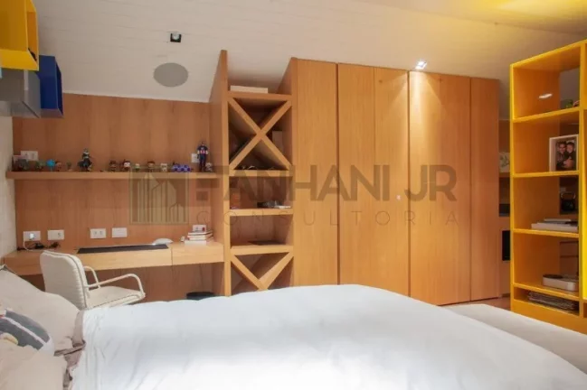Imagem Venha conhecer esta magnífica residência situada no quarteirão mais desejado e privilegiado do Jardim Europa. Localizada em uma rua tranquila e arbori
