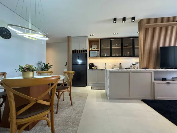 Imagem Apartamento mobiliado com 3 dormitórios sendo 1 suíte e 2 vagas de garagem em Itajaí