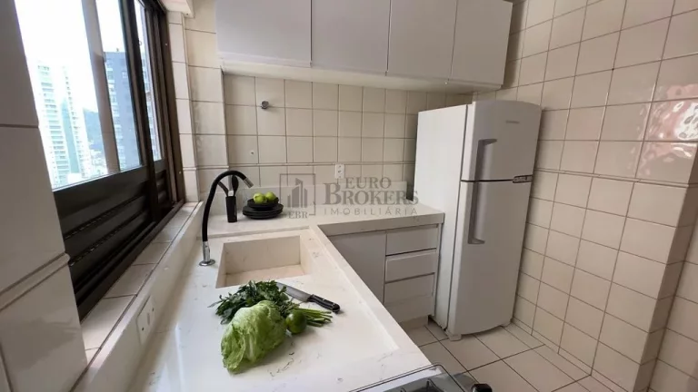 Imagem Apartamento Quadra Mar com 2 dormitórios à venda no Centro de Balneário Camboriú