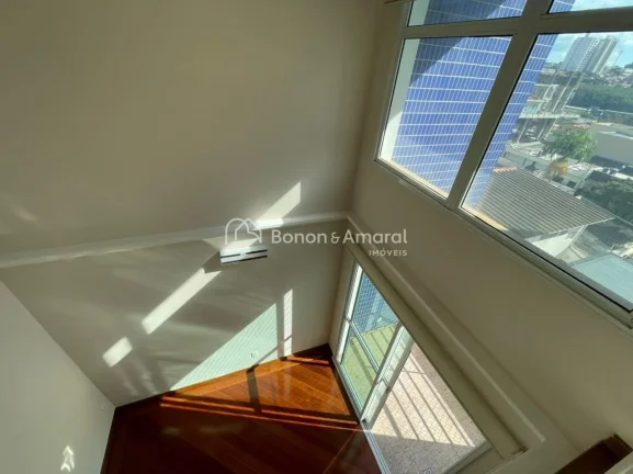 Imagem Apartamento duplex para locação no Cambuí, em uma das regiões mais valorizadas de Campinas. O ba...