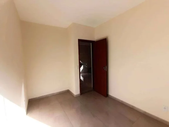 Imagem Ótima Oportunidade: Casa Nova com Suíte e Terreno para Futuros Projetos