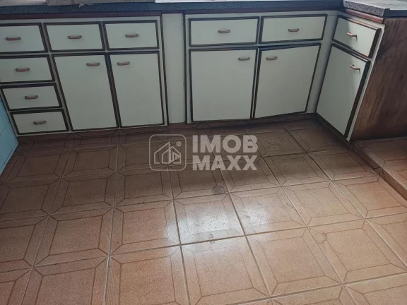 Imagem Casa à venda em Taguatinga Norte: 280m², 3 quartos, 1 suíte, 3 banheiros. Oportunidade por R$700 mil!