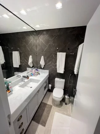 Imagem Cobertura Duplex, 10º Andar, 253,03m², 3 suítes, e 4 vagas de garagem. Piso inferior composto por...