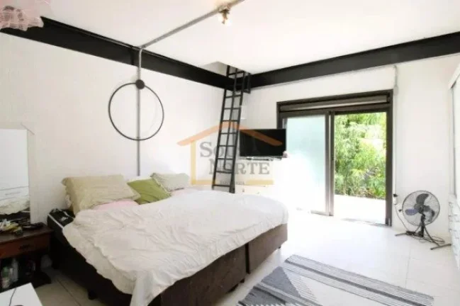 Imagem Casa estilo rústico industrial em condomínio fechado com guarita e segurança 24h. Terreno de 278m...