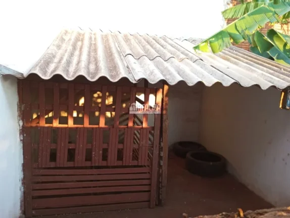 Imagem Casa à venda na Vila Elza, Aramina: 3 dormitórios e suíte!