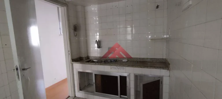 Imagem Apartamento em local previlegiado em icarai,a 40metros da praia,composto de sala 02 quartos,wc social,cozinha,area de serviço,e dependencias completas