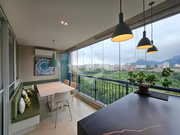 Imagem Apartamento Majestic Elegante – 4 suítes, 166m², Sol Poente, Vista Livre
