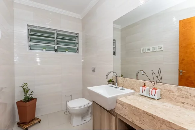 Imagem Aconchegante Sobrado em Perus: 135m², 3 quartos, 3 banheiros, 1 suíte, 2 vagas cobertas