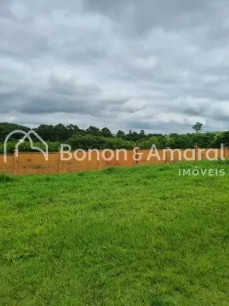 Imagem Em um dos condomínios mais cobiçados da região, este terreno oferece mais de 500m² com leve decl...