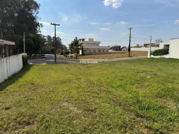 Imagem OPORTUNIDADE! Lote com 450m² em frente ao lago e no asfalto em condomínio fechado - Ninho Verde I