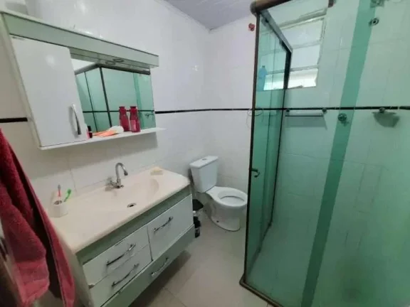 Imagem Casa Acolhedora com 3 Dormitórios, Um Suíte, Varanda, Quintal e Terraço no bairro São Pedro em Barbacena MG