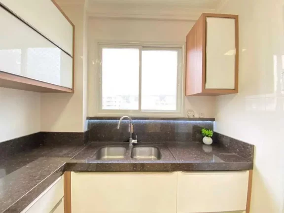 Imagem Apartamento com 3 dormitórios sendo 1 suíte e 2 vagas de garagem em Bombas, Bombinhas/SC