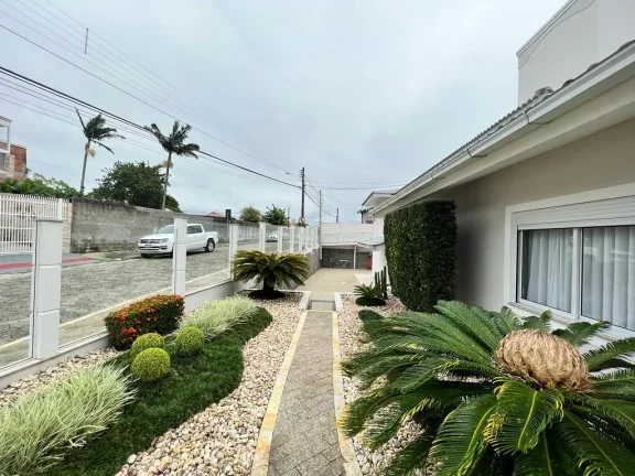 Imagem Casa 3 Dormitórios(2 S), 240,89m2 - Barreiros - São José/SC