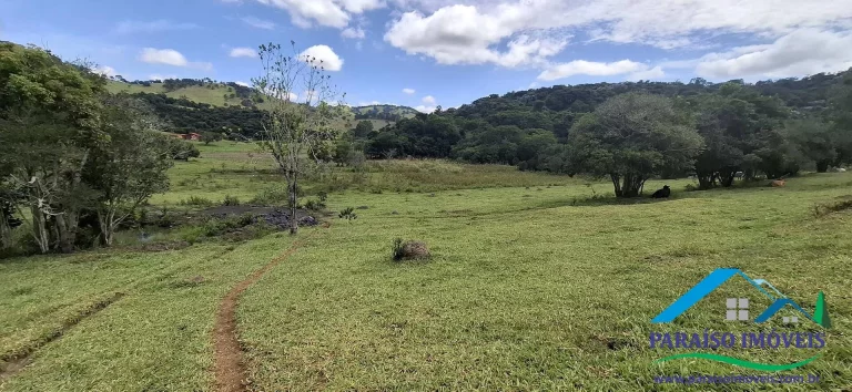 Imagem Refúgio Natural em Paraisópolis: Terreno Exclusivo com 5 Fontes de Água!