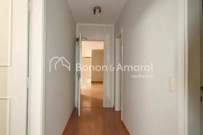 Imagem Situado no charmoso e desejado bairro Cambuí, em Campinas, este apartamento oferece uma impressiona...
