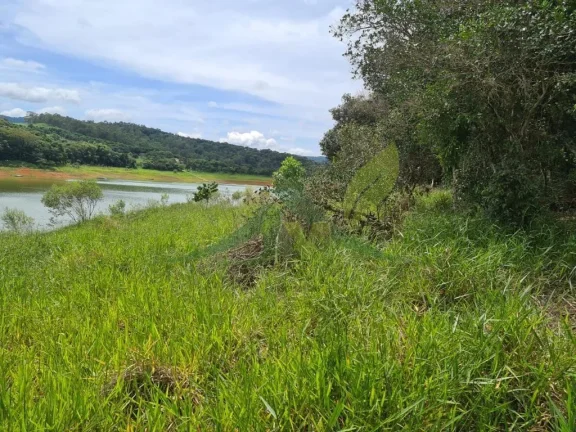 Imagem Chácara à Venda na Represa de Piracaia - Saída Exclusiva para água