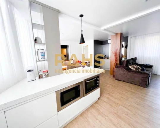 Imagem Para quem busca um bom investimento no bairro Iririu Sobrado possuindo na parte superior : 2 dormitÃ...