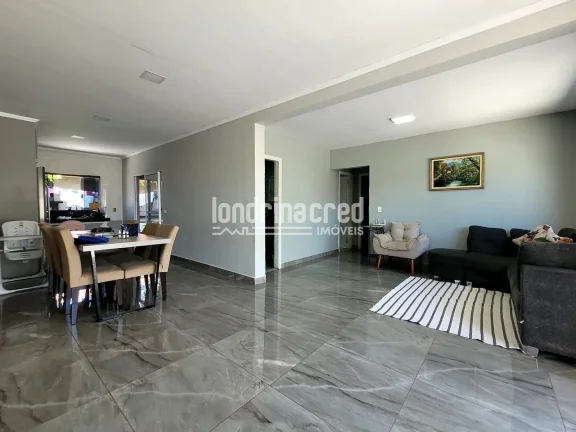 Imagem Casa no Jardim São Vicente Palotti com 3 dormitórios (1 suíte), sala ampla, cozinha, 2 banheiros, 3 vagas de garagem e 165m² construídos em terreno de 250m²