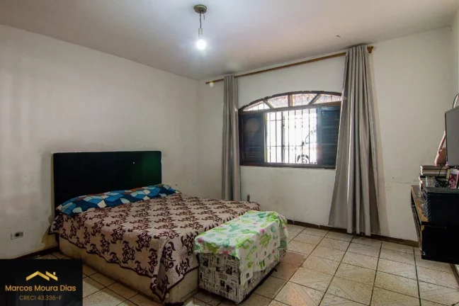 Imagem Casa no Jardim Esmeralda, 3 vagas de garagem, 4 quartos e Churrasqueira- região Rio Pequeno