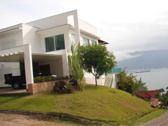 Imagem ILHABELA - CASA COM VISTA CINEMATOGRÁFICA. 4 SUITES E ACABAMENTO PRIMOROSO.