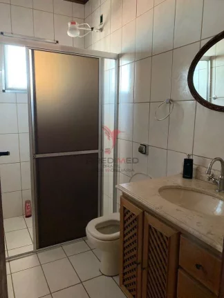 Imagem Compre essa ...oacute;tima casa, localizada no bairro Portal das Colinas. O im...oacute;vel cont...e...