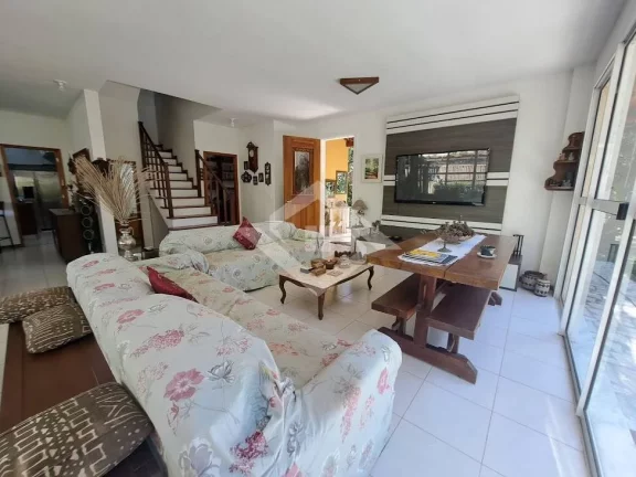 Imagem Casa Triplex Colonial - 4 suítes- 300m² - Vargem Grande