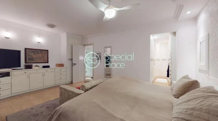 Imagem Linda cobertura duplex com 410m2. No primeiro piso, 2 belas suítes, escritório com banheiro, jardi...