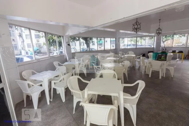 Imagem Excelente oportunidade de investimento: Apartamento à venda em Rio de Janeiro-RJ, bairro Camorim, 2 quartos, 1 sala, 1 banheiro, 1 vaga de garagem, 50m².