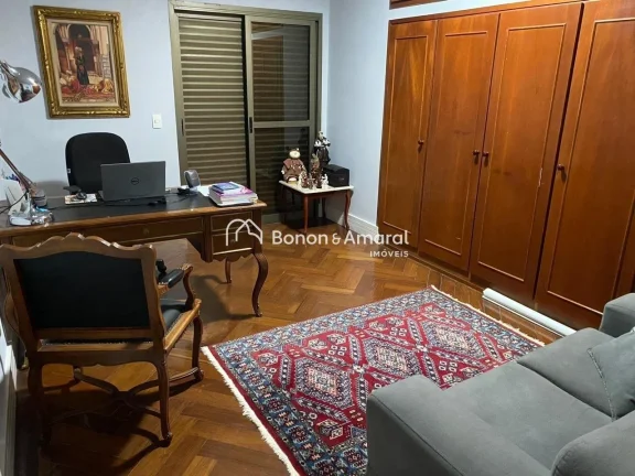 Imagem Lindo e espaçoso apartamento com 218m² de área. Recém reformado, possui 4 dormitórios, sendo 2 ...
