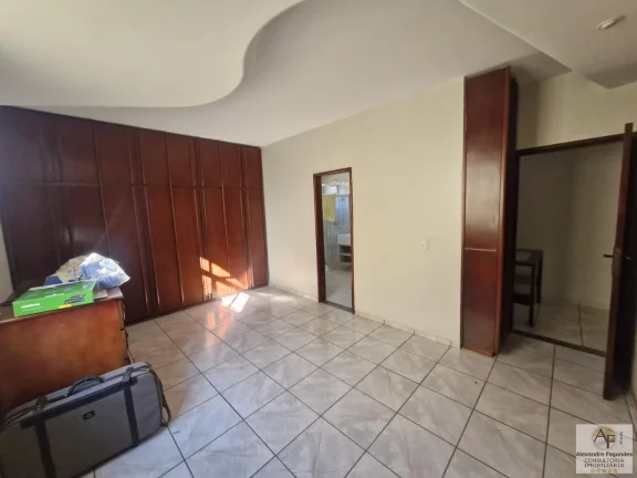 Imagem Casa para Venda em Goiânia, Aeroviário, 3 dormitórios, 1 suíte, 3 banheiros, 4 vagas