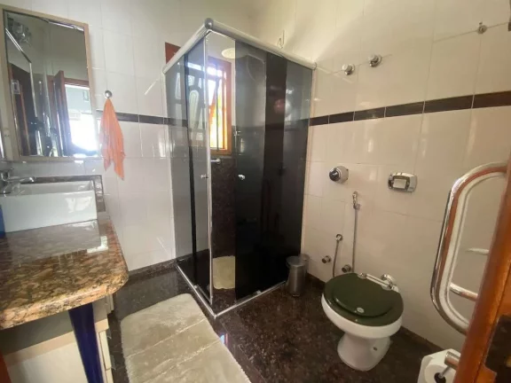 Imagem Venda, 176m2, Casa Principal Com 2 Suítes, Espaço Gourmet e Piscina, Sistema de Energia Solar, Trindade - Florianópolis/SC