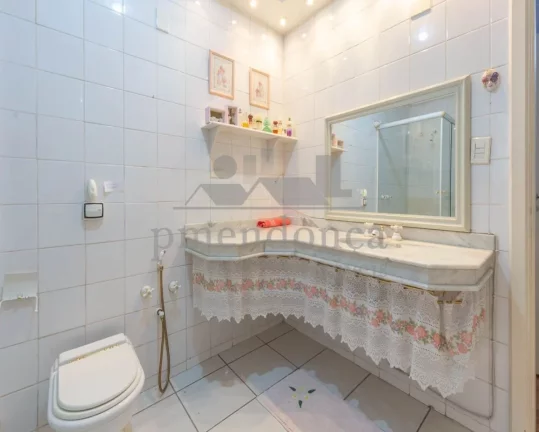 Imagem Apartamento em Higienópolis com 3 quartos sendo 1 suite e 1 vaga, 217 m2