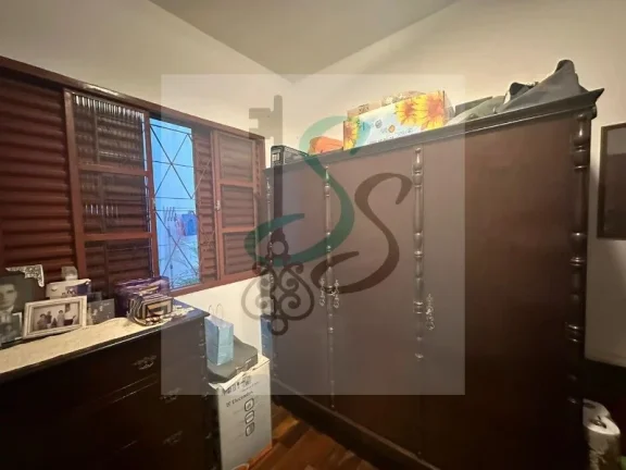 Imagem Venda de casa em bolsão no Parque das Universidades, Campinas. Casa com 4 dormitórios sendo 2 suítes, sala de estar, sala de jantar, jardim de inver