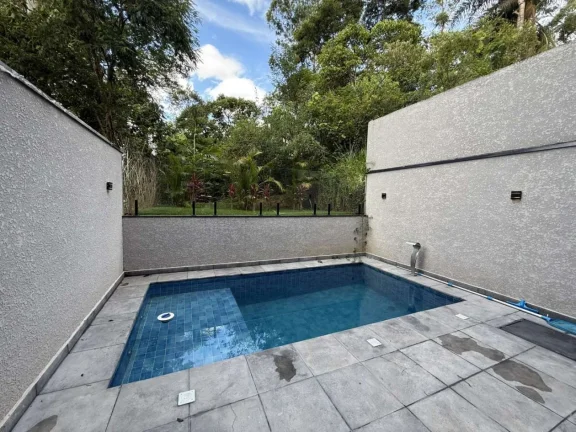 Imagem Casa á Venda no Nova Jaguarí com fundo para mata e piscina