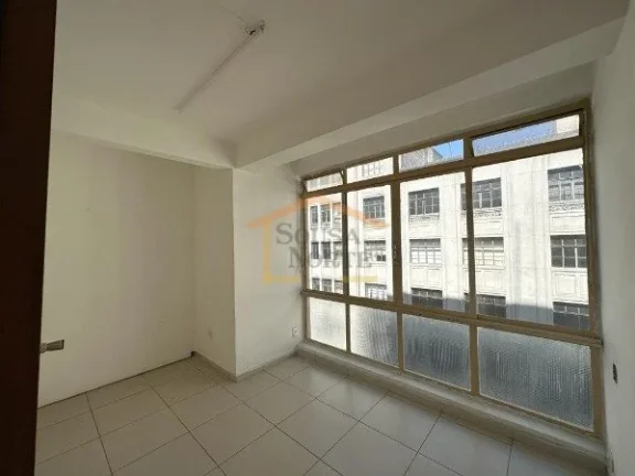 Imagem Sala comercial com 88 m², 2 banheiros e duas entradas independentes. Atualmente subdividida em duas...