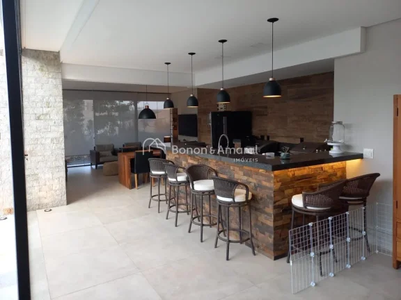 Imagem Linda e espaçosa casa com 472 m² de área construída em um terreno de 560 m². O imóvel possui s...