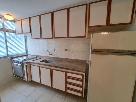 Imagem APARTAMENTO COM 2 DORMITÓRIOS E 2 VAGAS DE GARAGENS, 1 QUADRA DA PRAIA NA PITANGUEIRAS